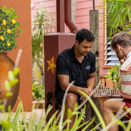 Travellers Oasis Hostel Cairns Exterior photo