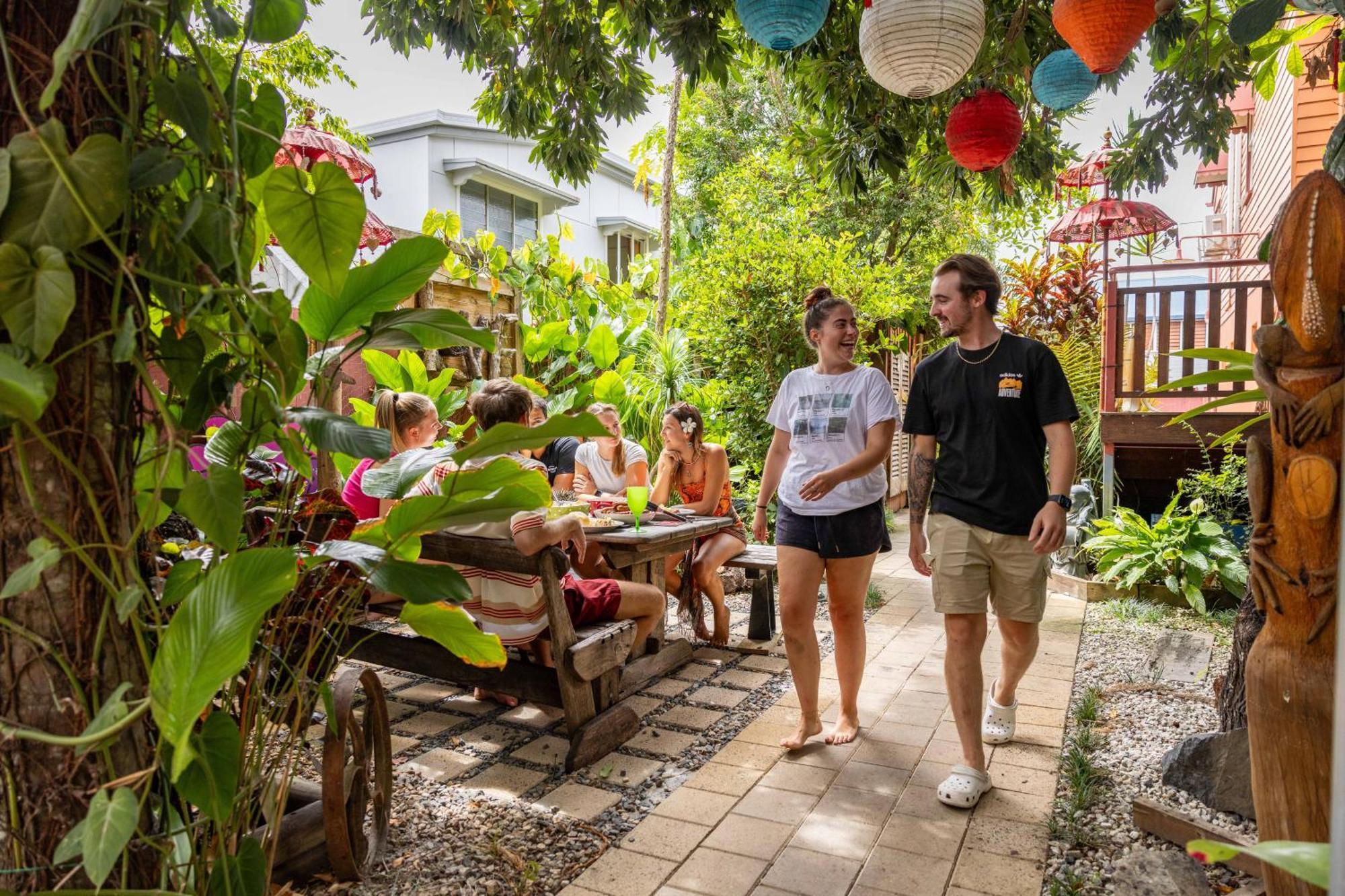 Travellers Oasis Hostel Cairns Exterior photo