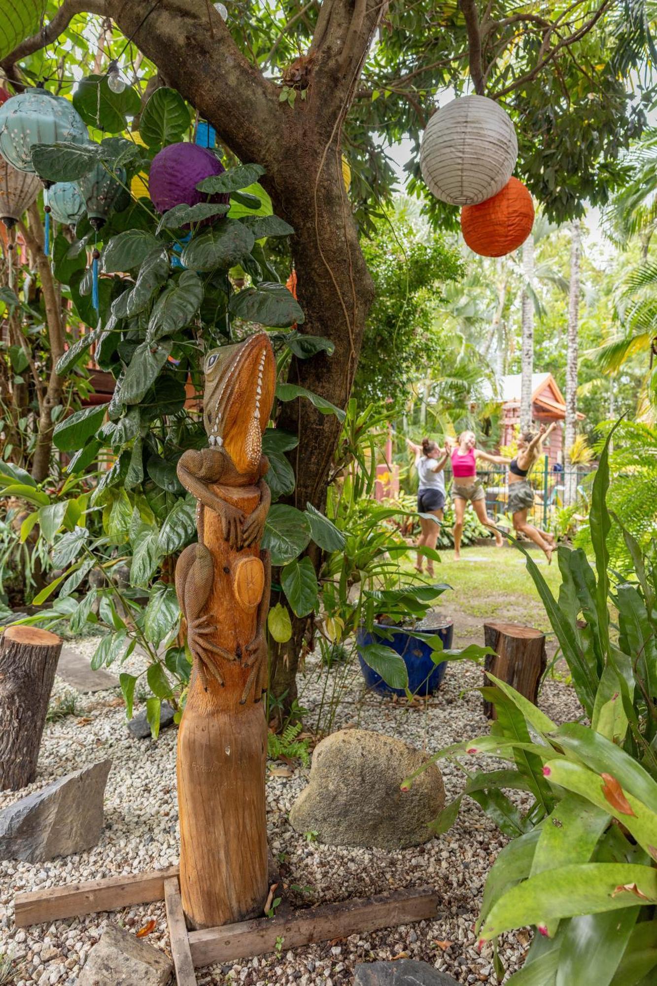 Travellers Oasis Hostel Cairns Exterior photo