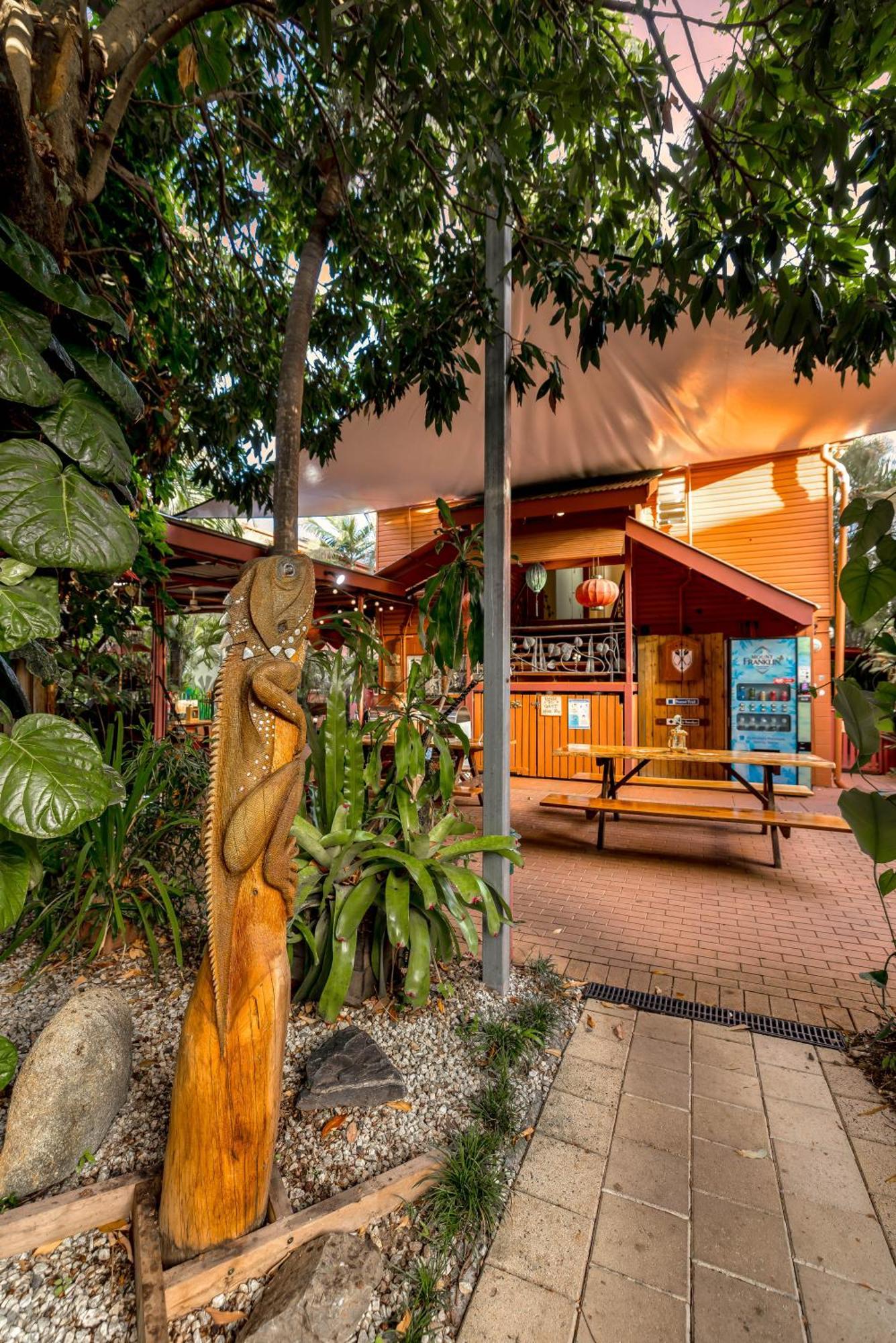 Travellers Oasis Hostel Cairns Exterior photo