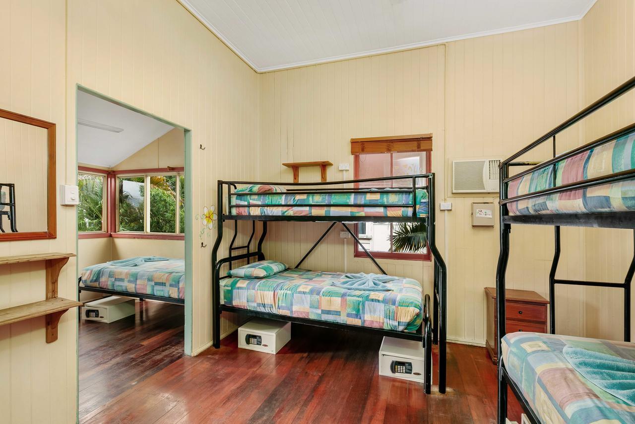 Travellers Oasis Hostel Cairns Exterior photo